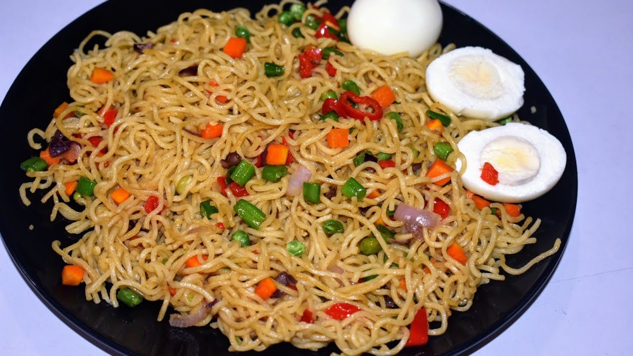 STIR FRY NOODLES WITH EGG